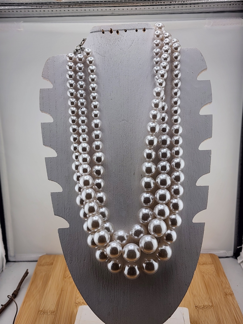 19in To 23in Adj Classic Triple Strand Acrylic White Pearl Necklace 0615